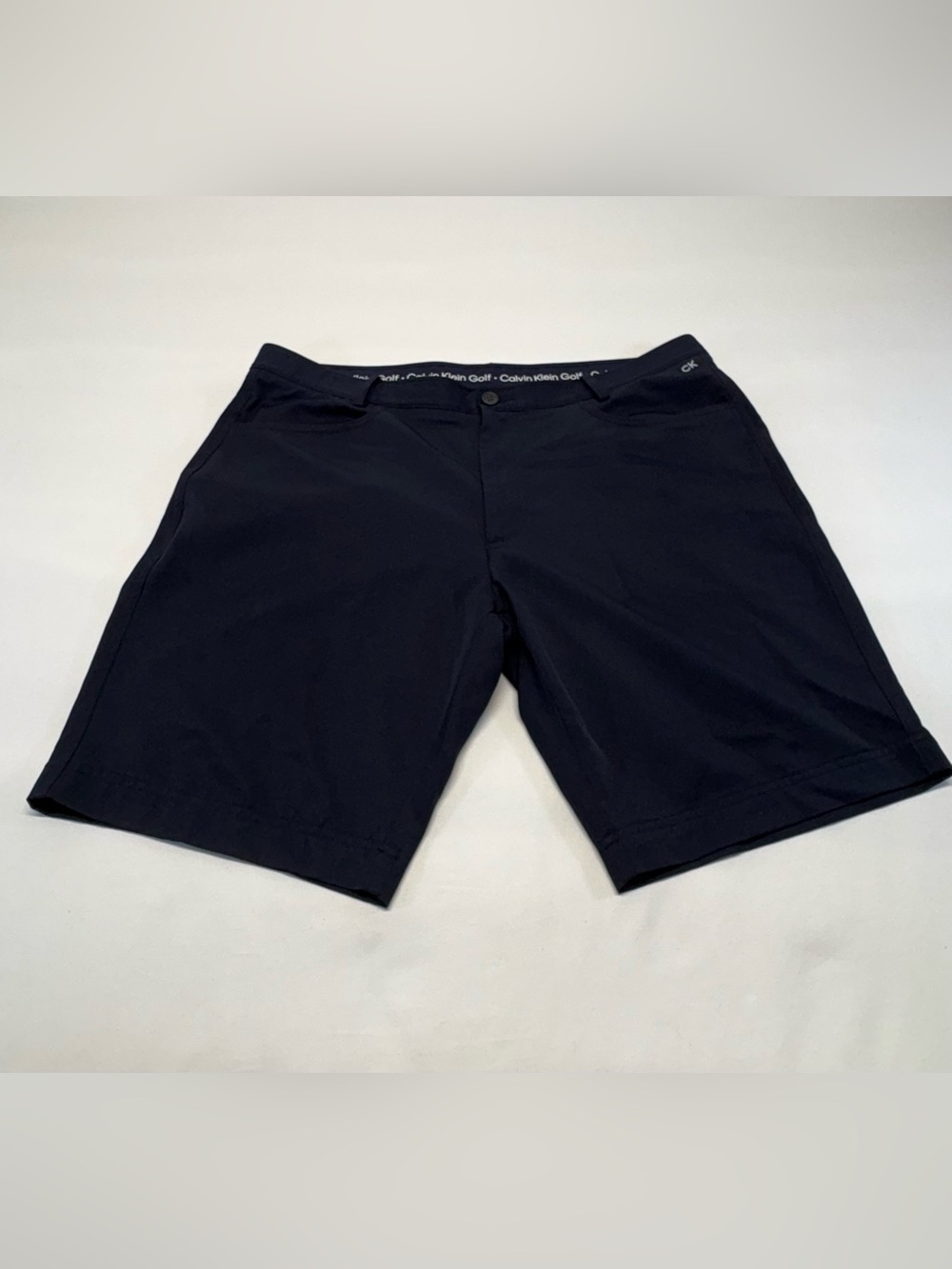 Calvin Klein Men's Dark Navy Flat-Front Shorts Size 30